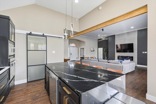 Building Photo - 5709 Courtney Cir