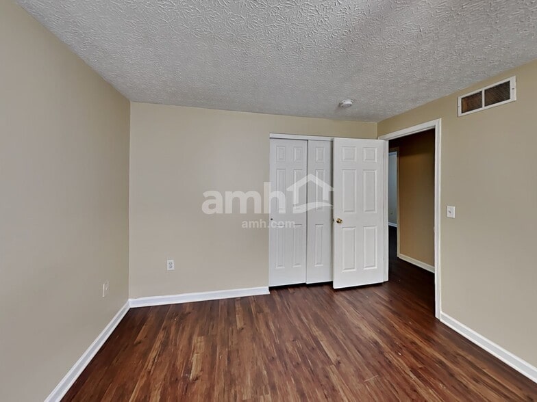 Building Photo - 456 Kathryn Dr