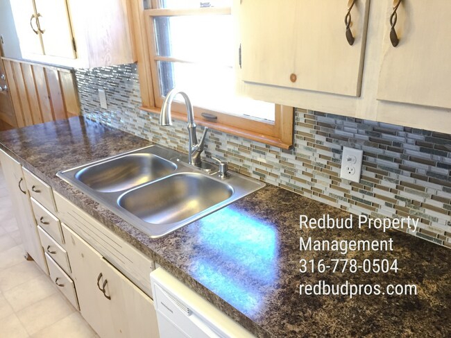 Building Photo - 639 S Courtleigh Dr