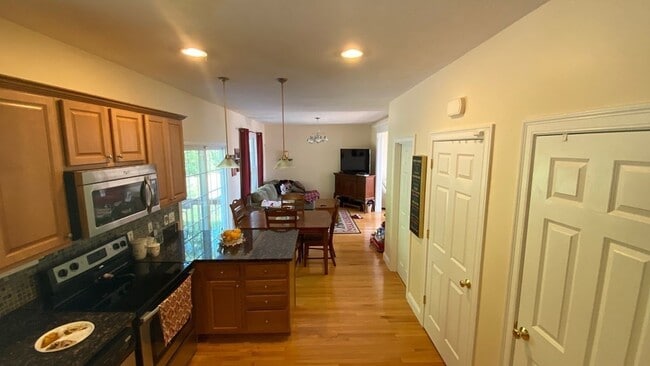 Building Photo - 73 Zain Cir