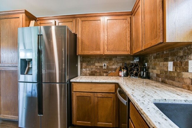 Building Photo - 5022 Red Oak Ln