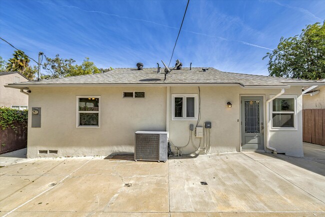 Building Photo - 5119 Canoga Ave