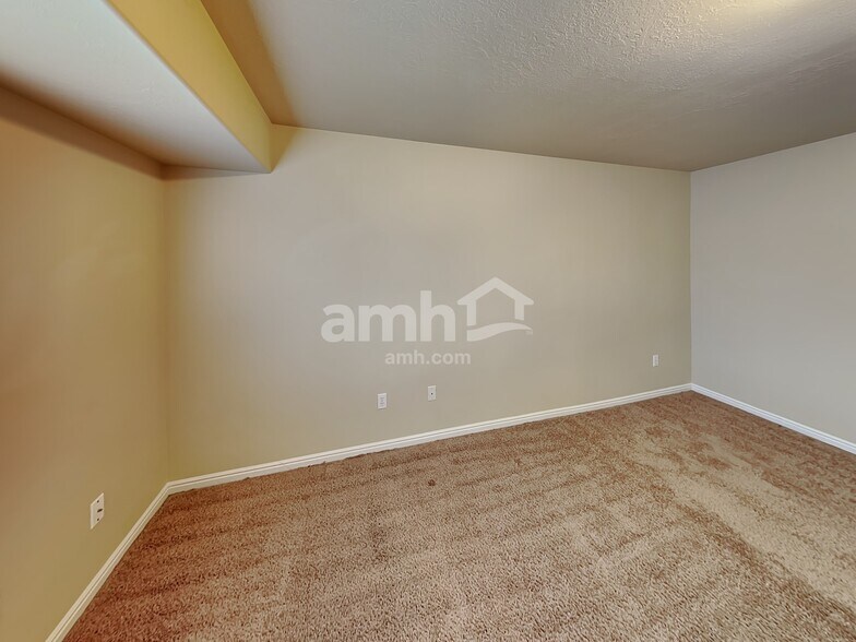 Building Photo - 5252 S 4300 W