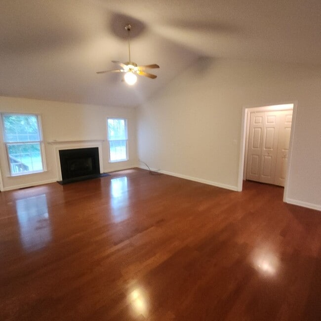 Building Photo - One Level House with An Open FloorPlan FOR...