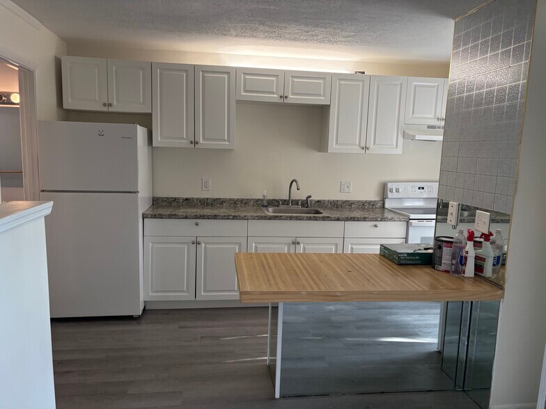 Building Photo - 1081 SE Monterey Rd