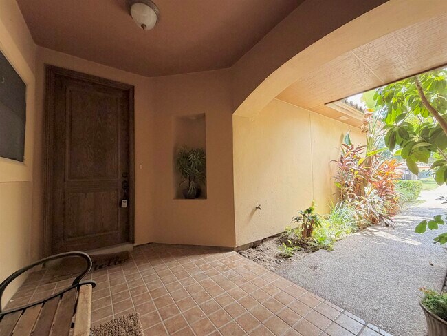 Building Photo - 707 St James Dr