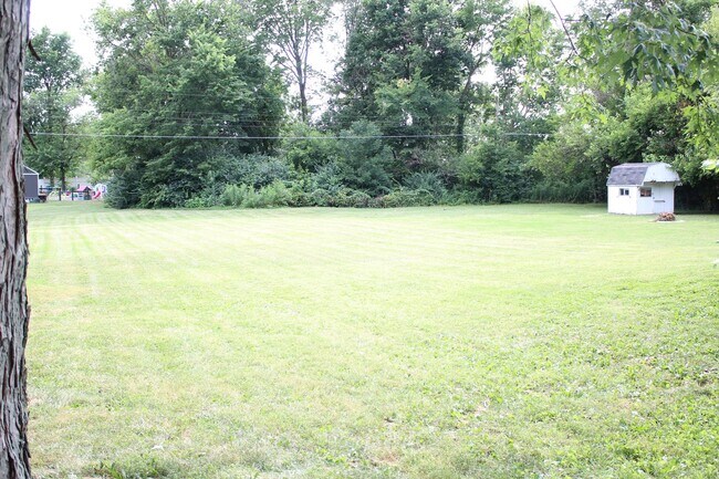 Building Photo - 2 BR Duplex in Avon!