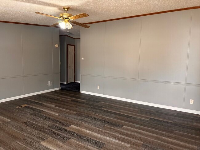 Building Photo - 101 West King Rd