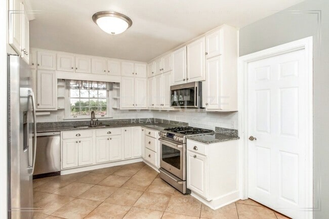 Building Photo - Charming Brick Ranch with Modern Comforts in Mobile!