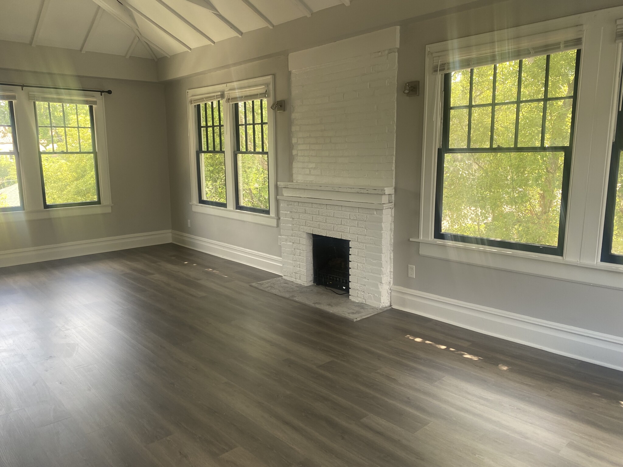 Primary bedroom - 519 E Livingston St