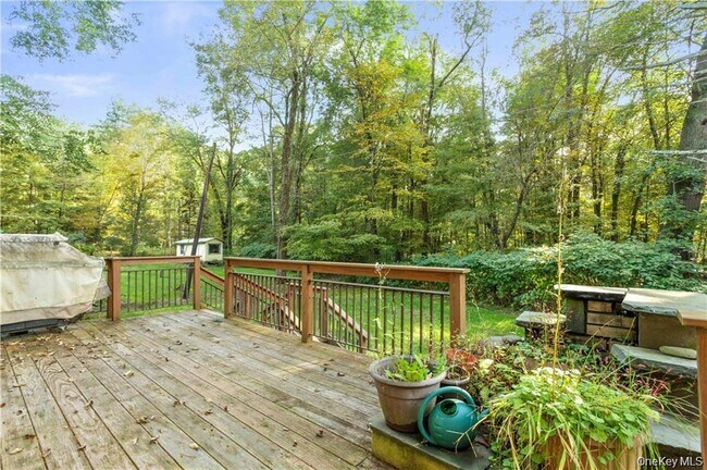 Building Photo - 4 1st St