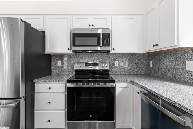 Building Photo - The Grove at Groveland