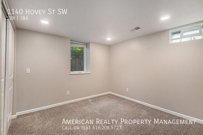 Building Photo - 1140 Hovey St SW