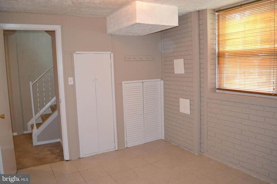 Bonus room in the basement - 302 Hometown Way