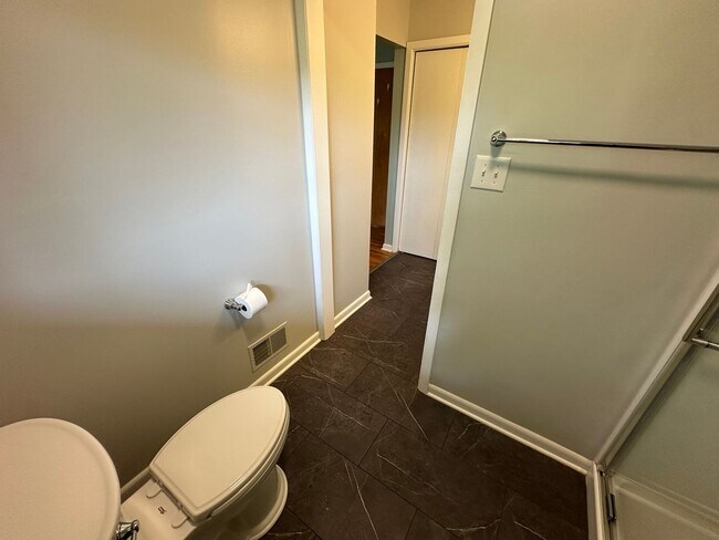Building Photo - Fantastic Location!  Single-family house close to Upper Arlington and Riverside Hospital