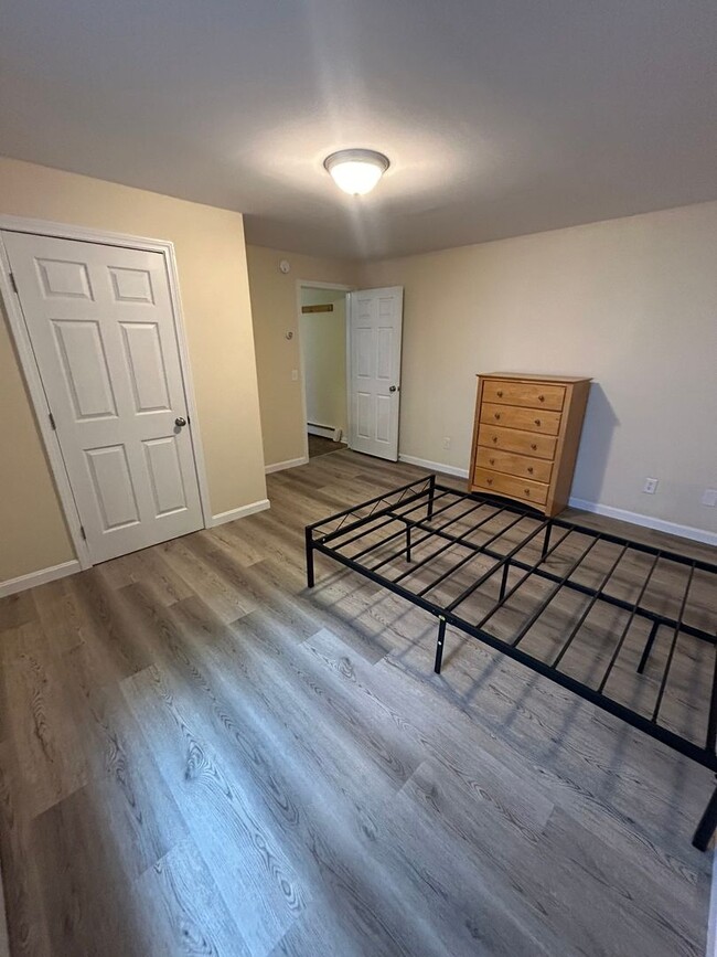 Building Photo - FOUR BEDROOM AVAILABLE - JUNE 1st, 2026
