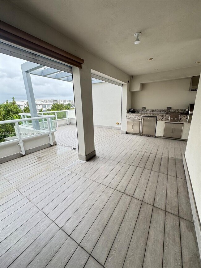 Building Photo - 10550 NW 65th Ln