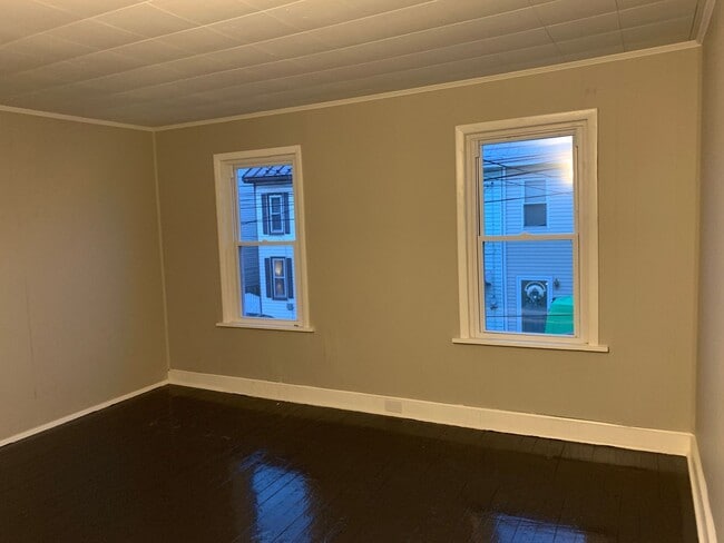 Building Photo - Newly Renovated 2 Bedroom with a walk-through Home in Carlisle