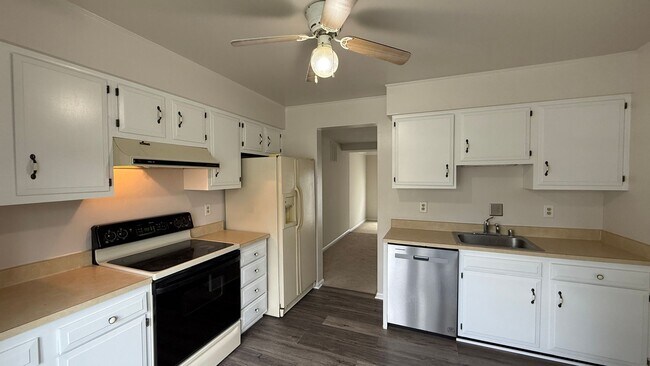 Building Photo - Lake Ridge Townhouse