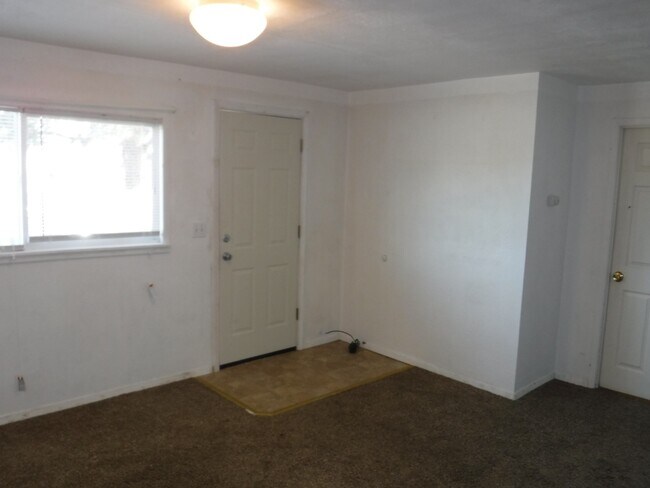 Building Photo - 9837 Olympic Dr NE