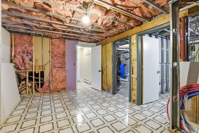 Building Photo - 46 Spring Rd