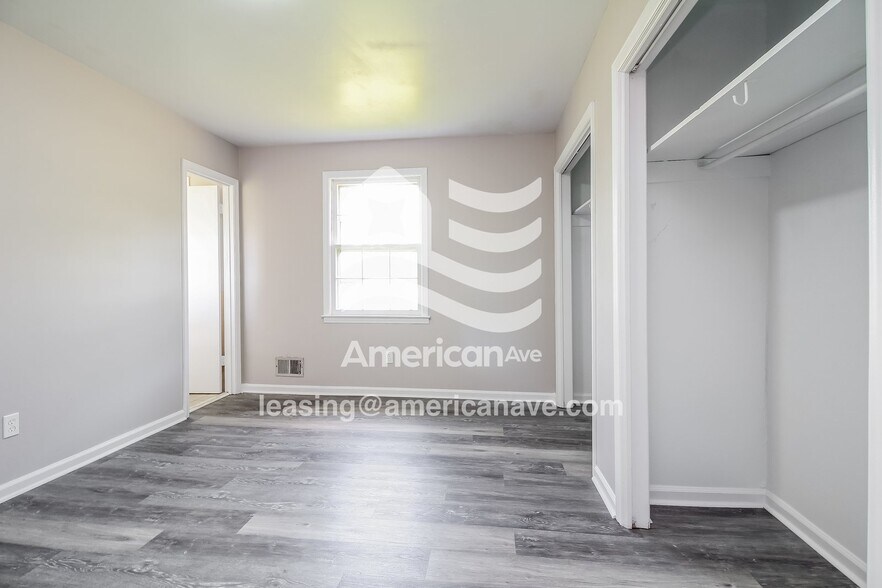 Building Photo - 9416 S Chelsea Rd