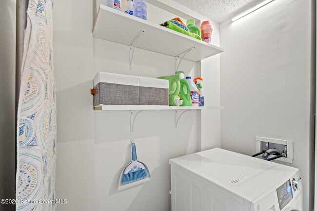 Building Photo - 180 Paradise Blvd