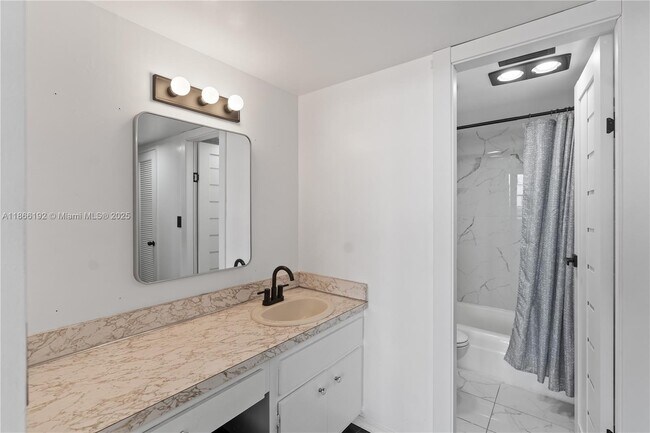 Building Photo - 1351 NE Miami Gardens Dr