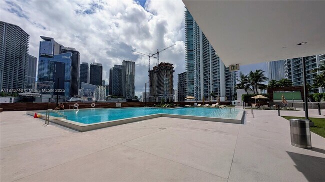 Building Photo - 350 S Miami Ave