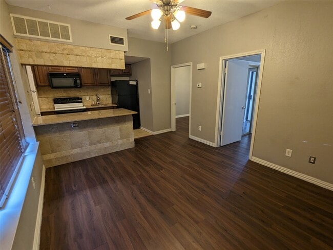 Building Photo - 601 Nelray Blvd