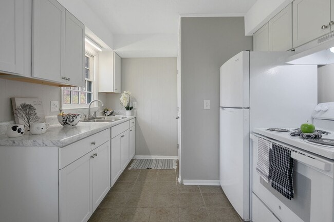 Building Photo - 4202 S Dowfield Dr