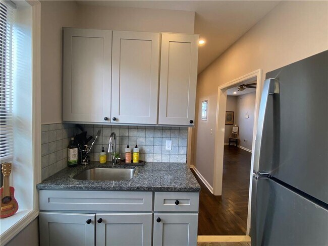 Building Photo - 2 Nicholas St