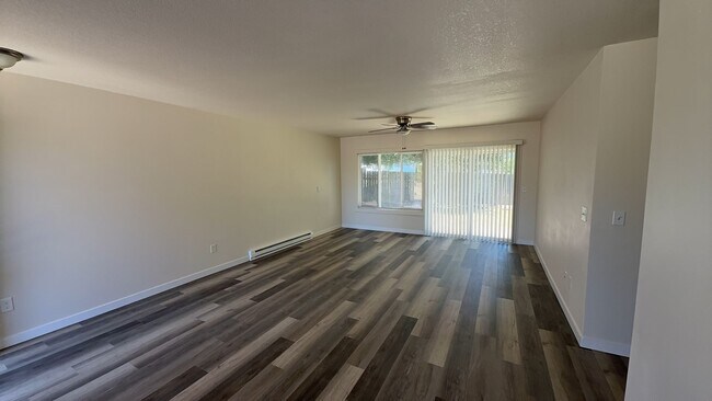 Building Photo - Newly remodeled 3 bedroom 1 bath home!!! Come check it out!! Schedule a tour today.