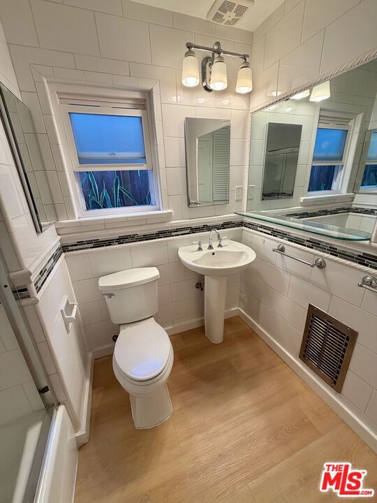 Building Photo - 653 Ramona Ave