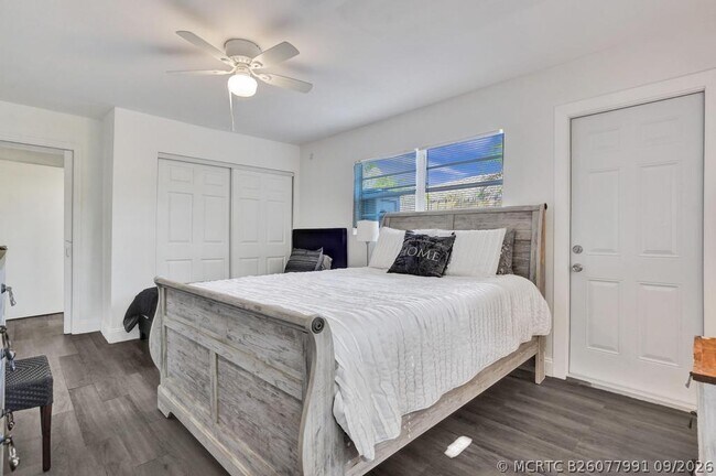 Building Photo - 4422 Sea Grape Dr