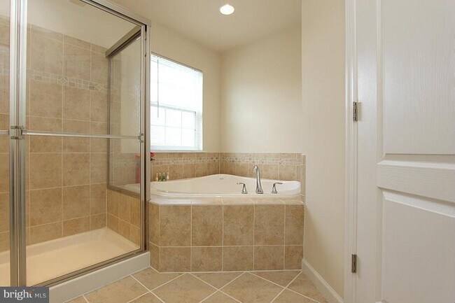 Building Photo - 23236 Roberts Tavern Dr
