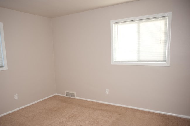 Building Photo - 14255 Cavell St