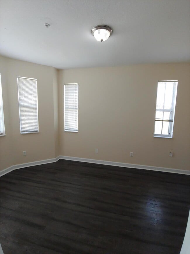 Building Photo - 3106 Shoma Dr