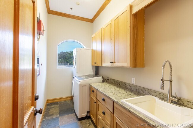 Building Photo - 14943 Paddock Dr