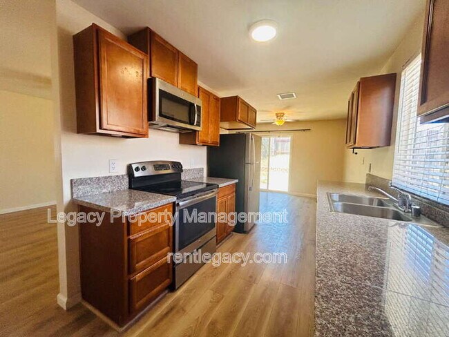 Building Photo - 6841 Castleberry Cir