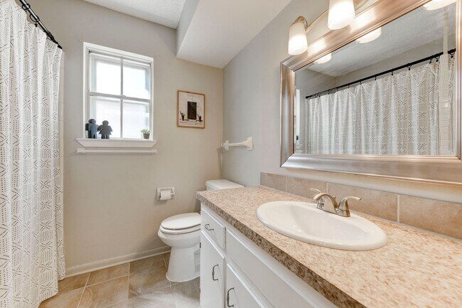 Building Photo - 303 Manning Dr