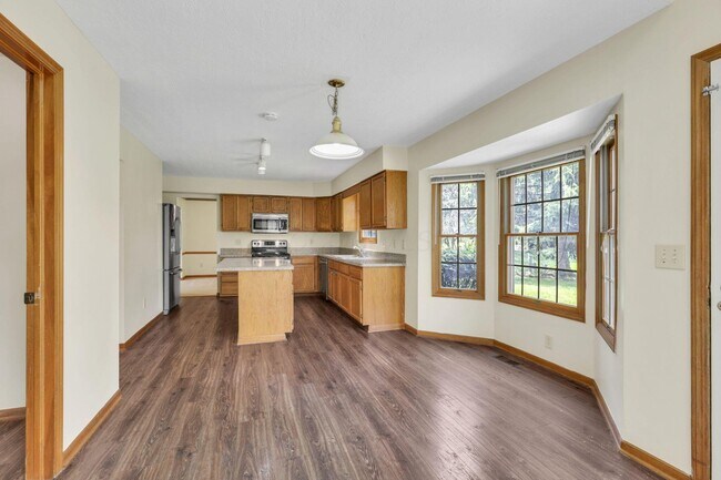 Building Photo - 7641 Finbarr Ct