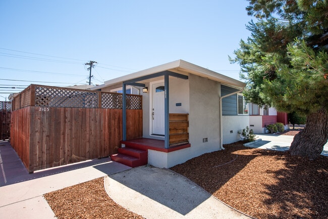 Building Photo - 2103 S Delaware St