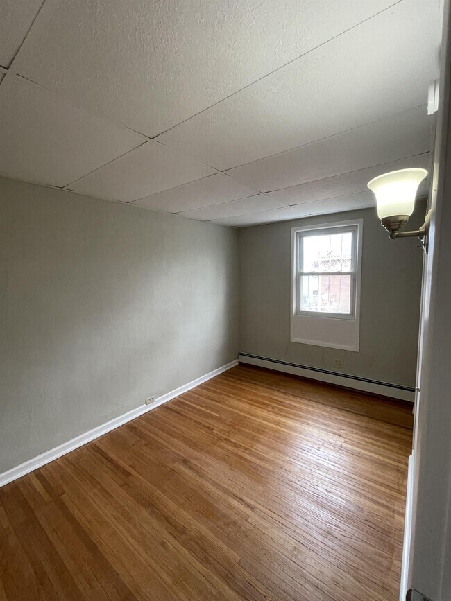 Building Photo - 49 Gelston St