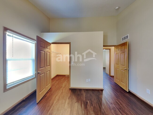 Building Photo - 3812 Wolf Creek Rd