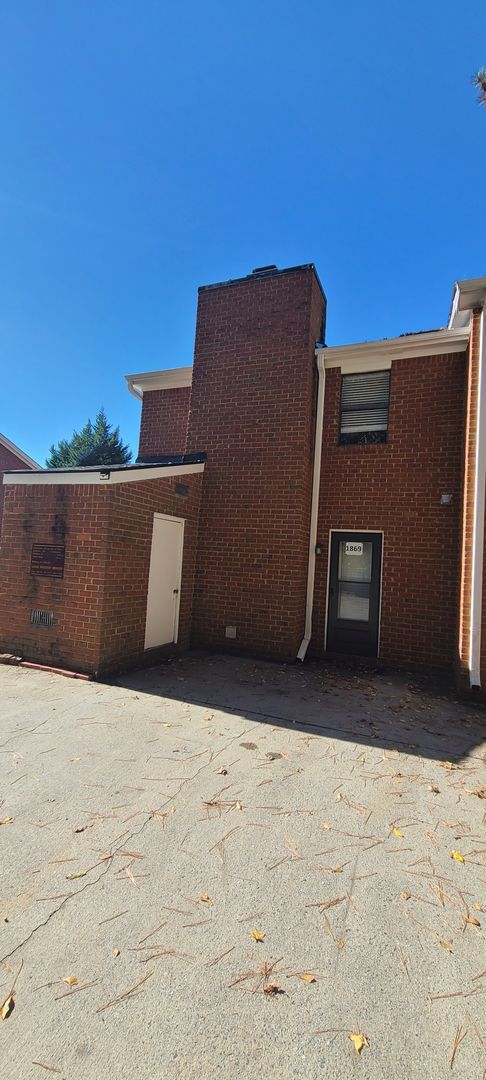 Building Photo - Brick 2-Bedroom Townhome in Lawrenceville!!