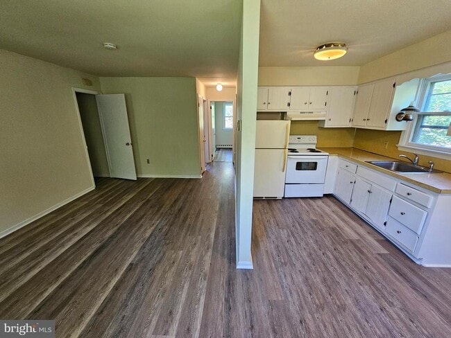 Building Photo - 63 N Main St