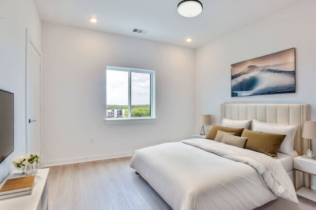 Building Photo - 4802 S Congress Ave