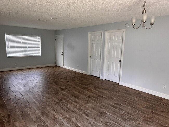Building Photo - 12260 Delaware Woods Ln