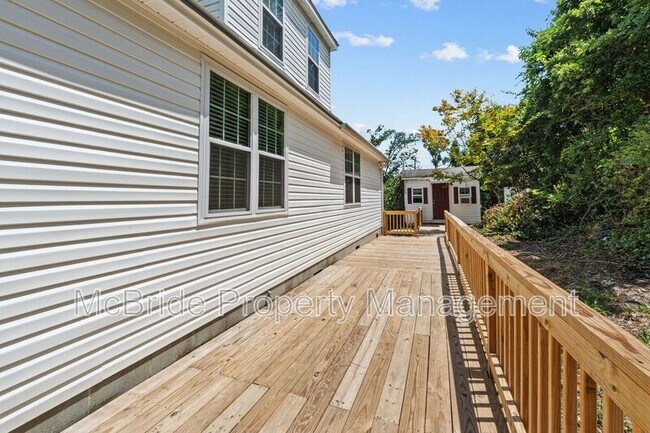 Building Photo - 3358 Tanglewood Dr